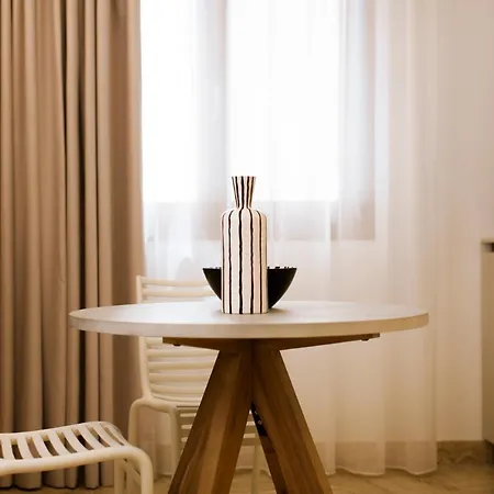 Niti Palace * カステッランマーレ・デル・ゴルフォ